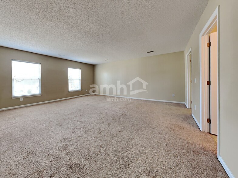 Building Photo - 132 Wildberry Ln