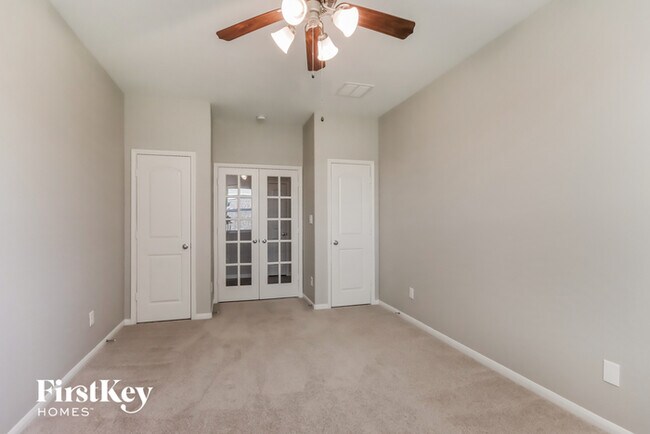 Building Photo - 119 San Saba Dr