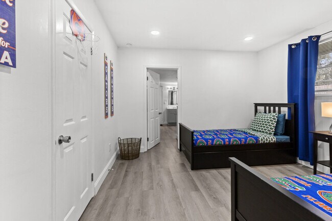 Building Photo - 2614 NW 8th St