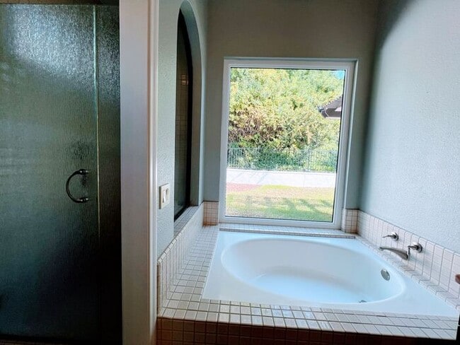 Building Photo - Breathtaking 3 Bed / 2.5 Bath Single Story...