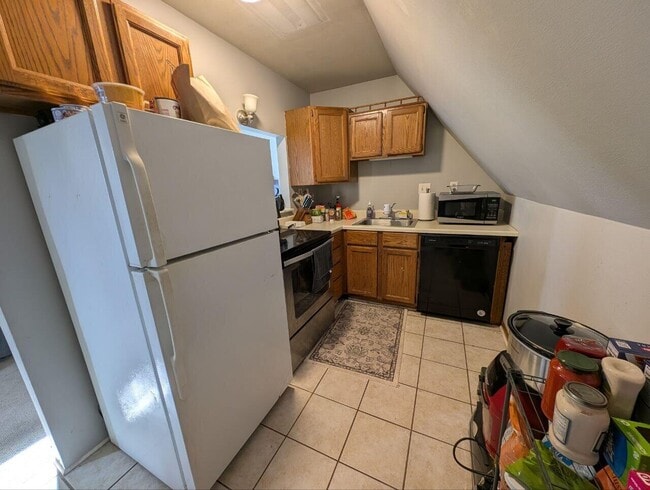 Building Photo - 3040 N Farwell Ave