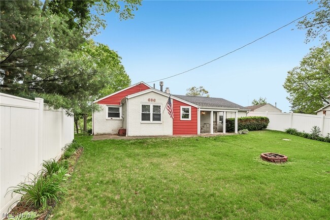 Building Photo - 686 Portage Lakes Drive