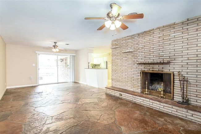 Building Photo - 9115 Highcrest Dr