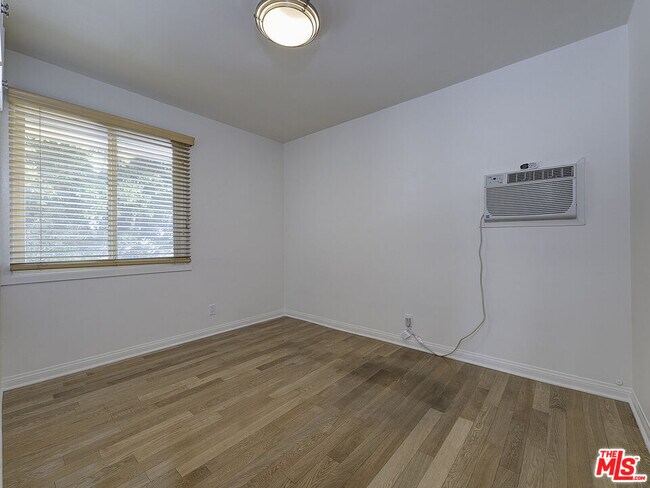 Building Photo - 1217 N Crescent Heights Blvd