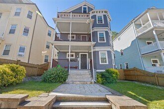 Building Photo - 74 Kingsdale St