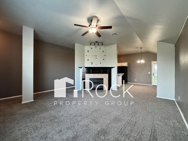 Building Photo - 4 Bedroom Home in Moore with All Appliances Included *1st Month's Rent FREE*