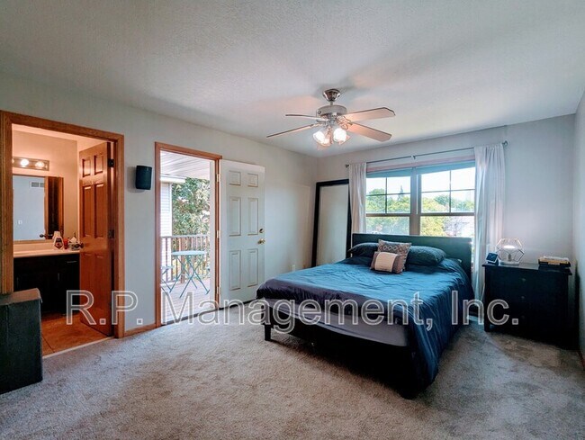 Building Photo - 3128 Lyndale Ave S