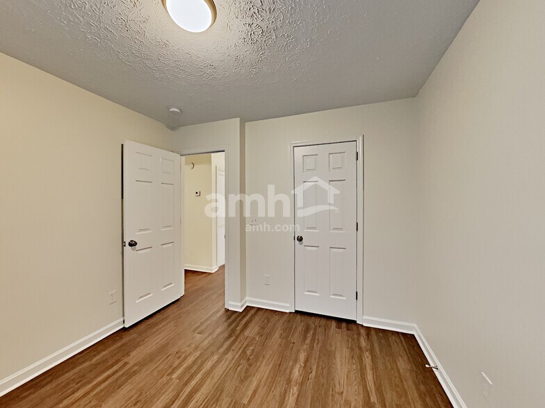 Building Photo - 2555 Edinburgh St