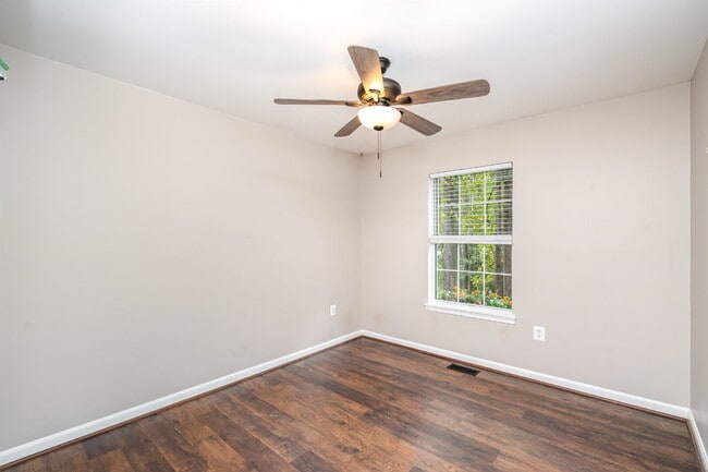 Building Photo - Charming One-Level Home in Quiet Cul-de-Sa...