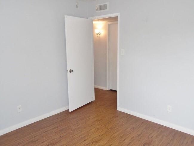 Building Photo - RECENTLY REMODELED, FRESHLY PAINTED HOME IN NORTHEAST FORT WORTH