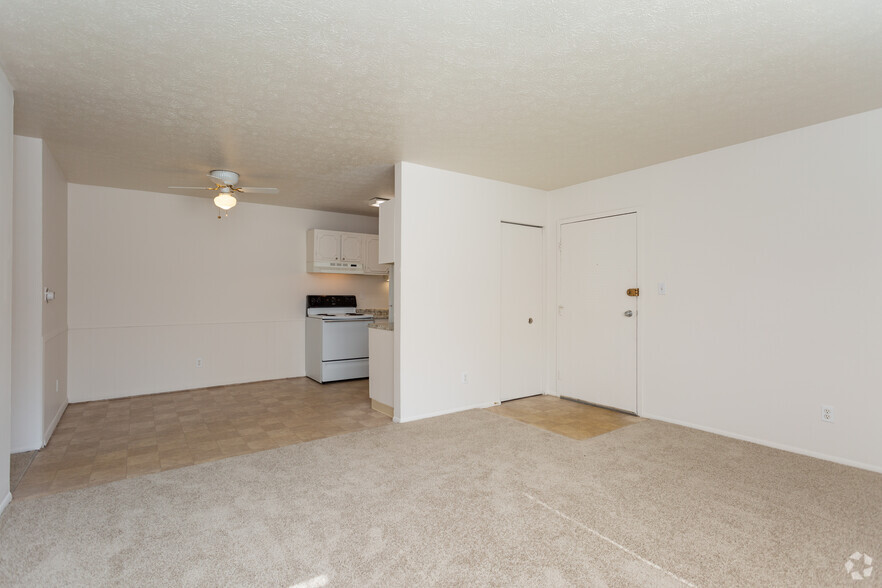 Living Room - Kendall Manor Apartments