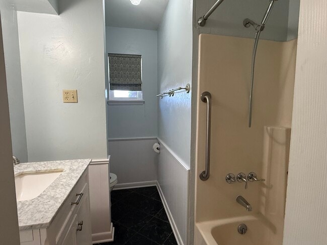 Building Photo - Wellston Property