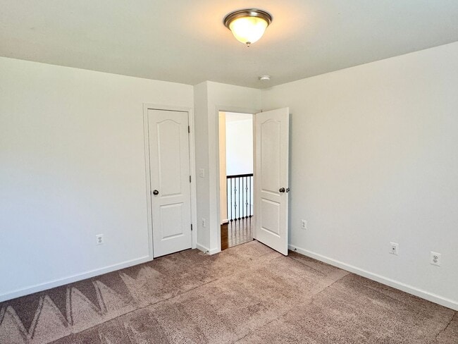 Building Photo - CLOSE TO BROOKE POINT VRE - LARGE ACREAGE HOME - STAFFORD- BASEMENT KITCHENETTE