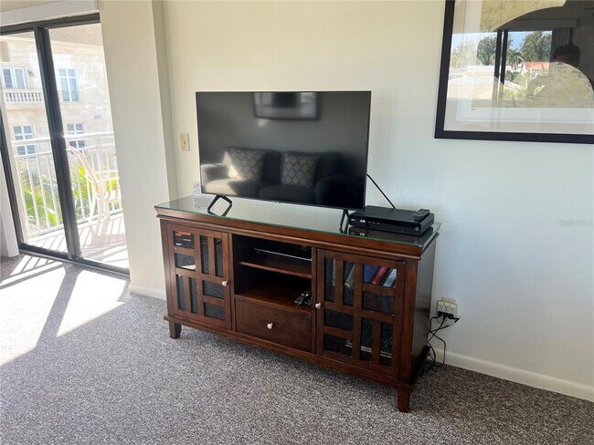 Building Photo - 1001 Point of Rocks Rd