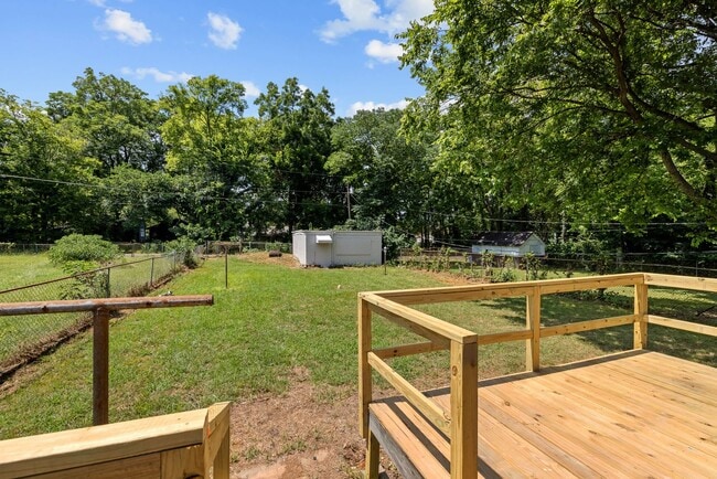 Building Photo - Charming 4 Bedroom 2 Bathroom Home