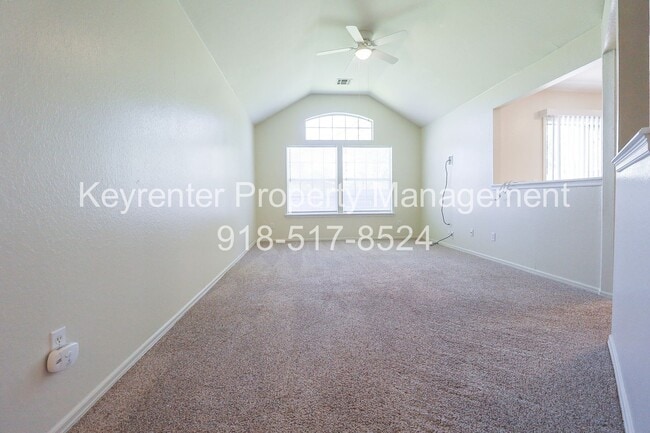 Building Photo - 2 Bed 1 Bath House in Claremore