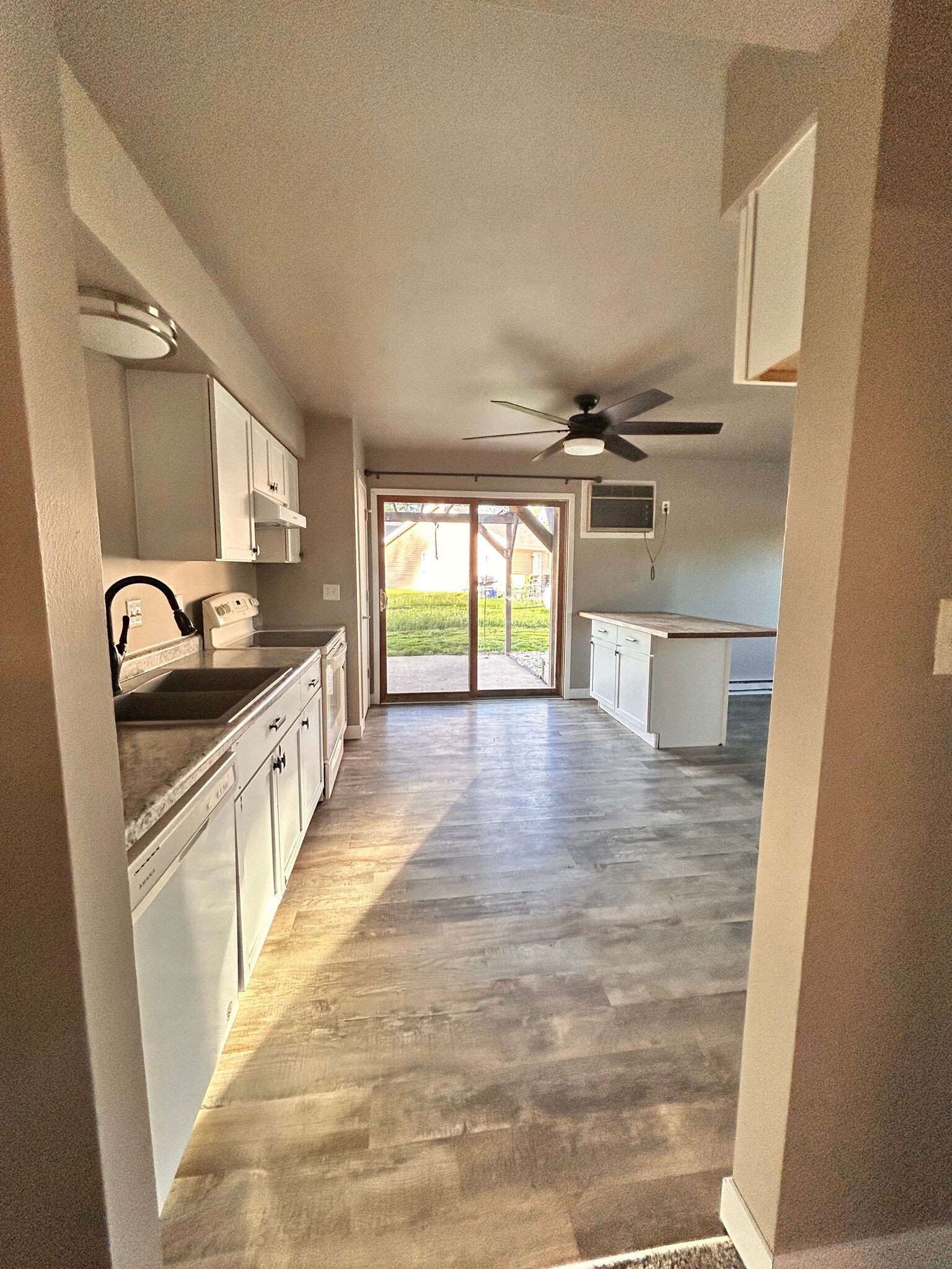 Kitchen - 209 Misty Meadows Blvd