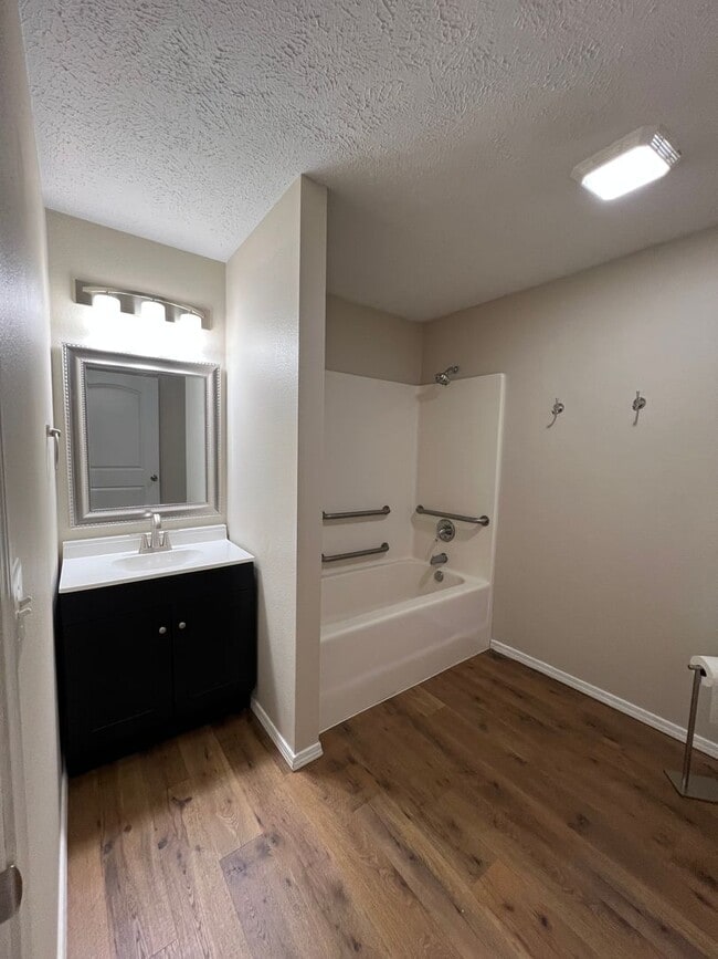 Building Photo - 105 Garden Cir