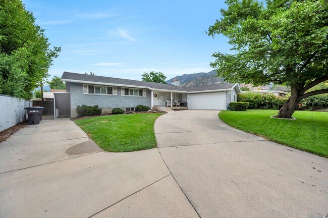 Building Photo - 29 2050 N