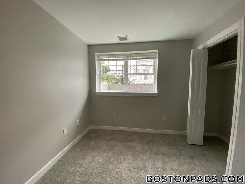 Building Photo - 20 Pond St