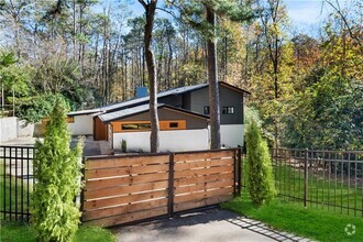 Building Photo - 2751 Margaret Mitchell Dr NW