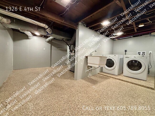 Building Photo - 1326 E 4th St