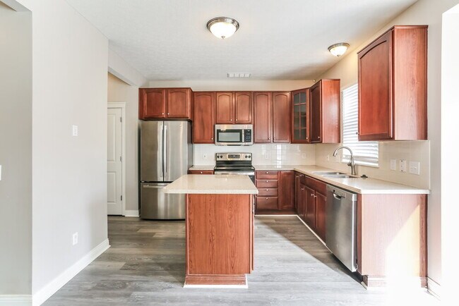 Building Photo - 585 Bettmann St