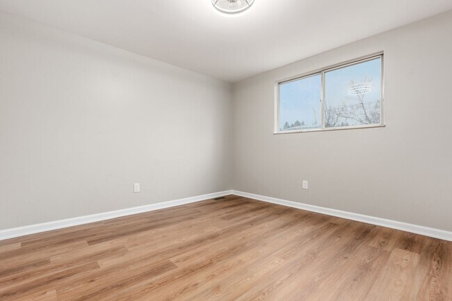 Building Photo - 2652 Landsburn Dr