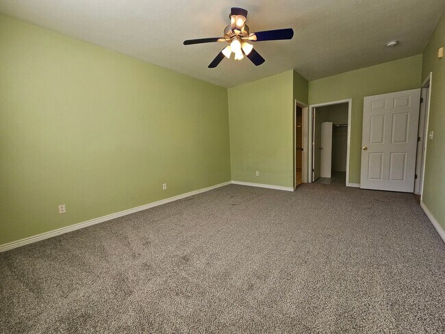 Building Photo - Spacious 2 Bedroom 2 Bath Condo - Close To Buckley AFB, DIA, DTC - Garage