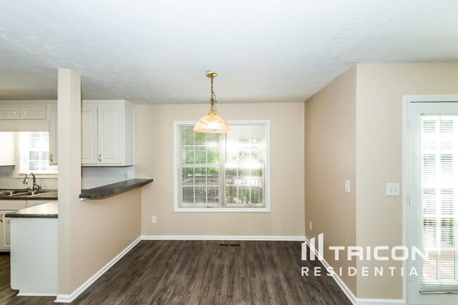Building Photo - 741 Simon Park Cir