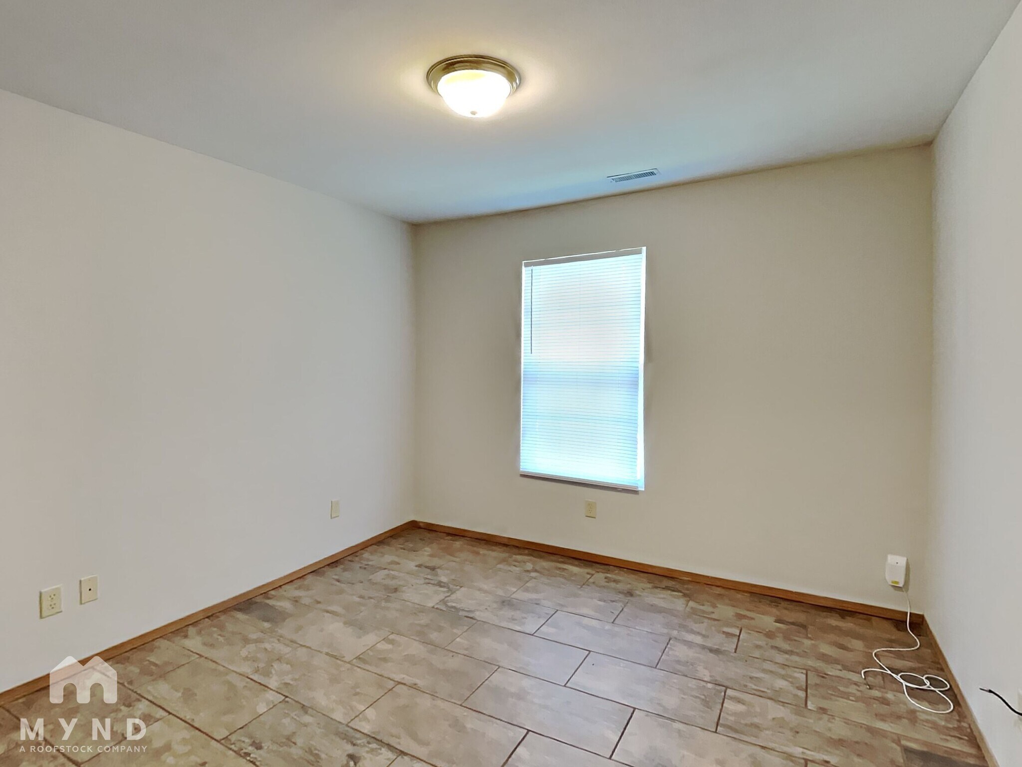 Building Photo - 1130 S Clifton Ave