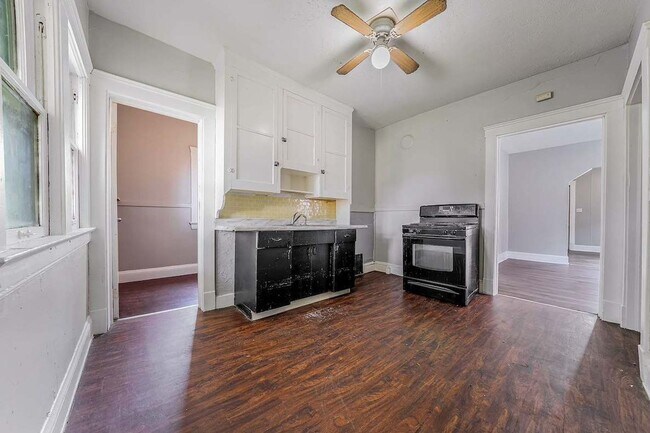 Building Photo - 3484 W 58th St