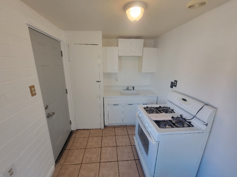 Building Photo - 2860 N Alvernon Way