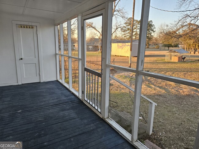 Building Photo - 1325 3rd St