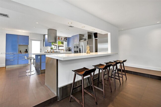 Building Photo - 2120 NE 204th St