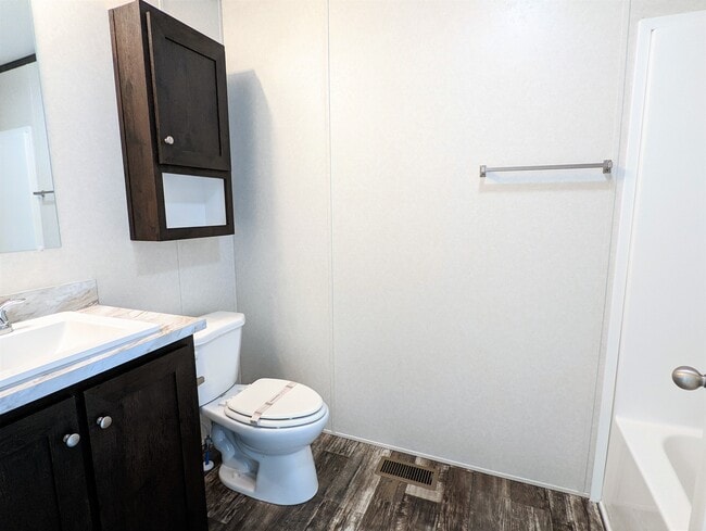 Building Photo - 692 Oregon St