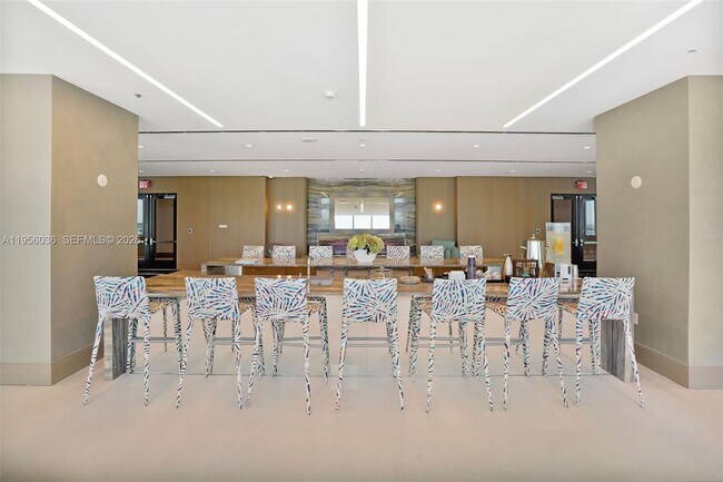 Building Photo - 700 NE 26th Terrace