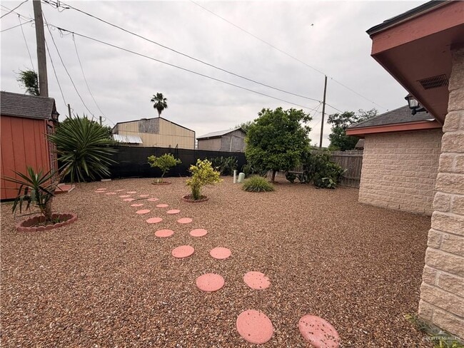 Building Photo - 13 E Pine Creek