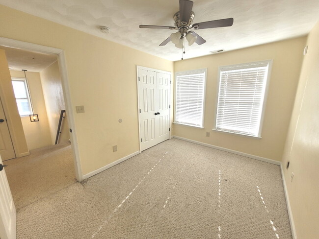 Building Photo - 3 Bedroom, 2.5 Bath Home with Open Floor Plan