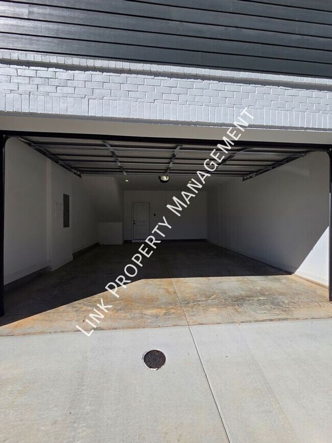 Building Photo - Brand New Townhome 3/3 Downtown near UTC and Erlanger