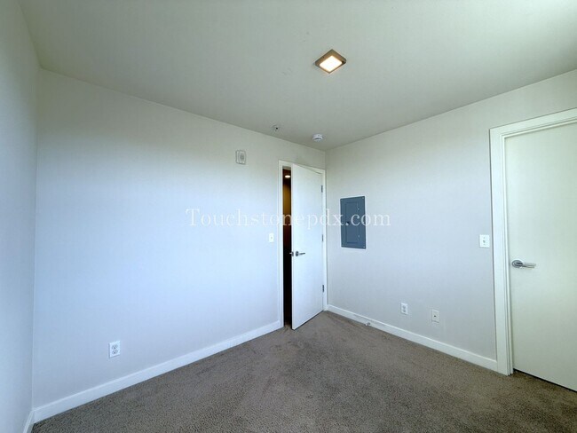 Building Photo - 2nd MONTH RENT FREE! Modern 2 Bedroom, 1.5 Bathroom Apartment