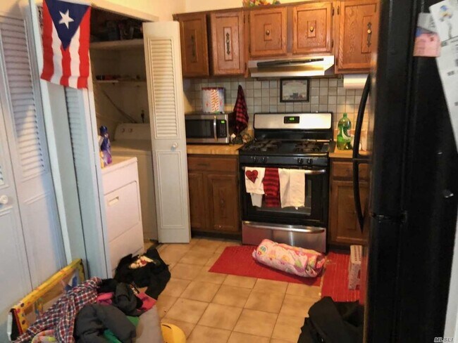 Building Photo - 213 Feller Dr