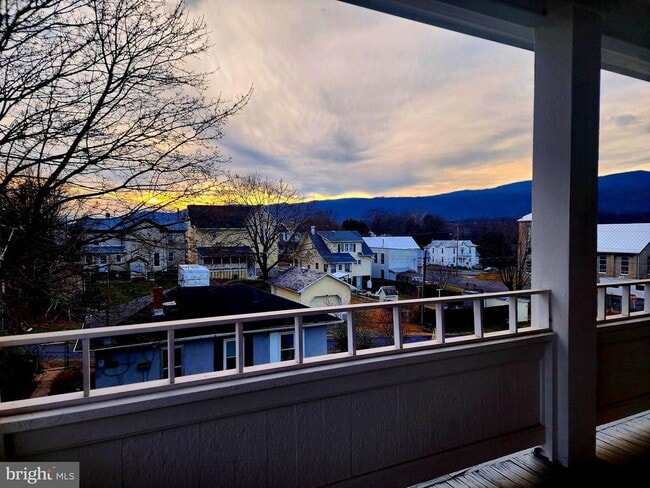 Building Photo - 515 Fourth St