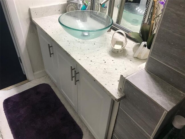 Building Photo - 1950 N Andrews Ave