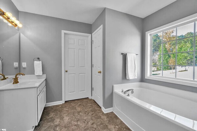 Building Photo - 504 Collingsworth Ln