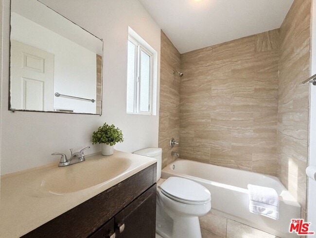 Building Photo - 1254 W 37th Dr