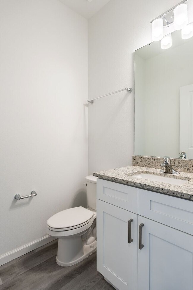 Building Photo - 5359 Vista Lago Dr