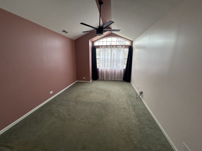 Building Photo - 935 Viewpoint Dr