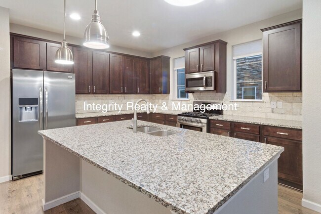 Building Photo - 3 Bed/2.5 Bath Townhome, 1999 sq ft, 2160 Meadows Blvd Unit A