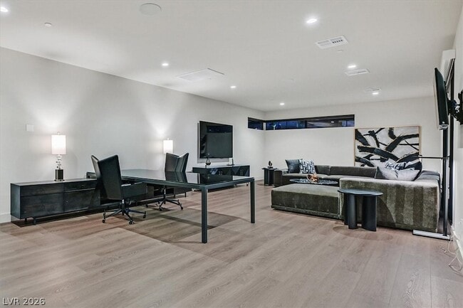 Building Photo - 807 Magnum Cliff Ct